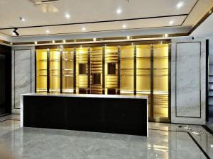 China Hotels Restaurants Wine Cellar Glass Wine Storage Glass Wall on sale