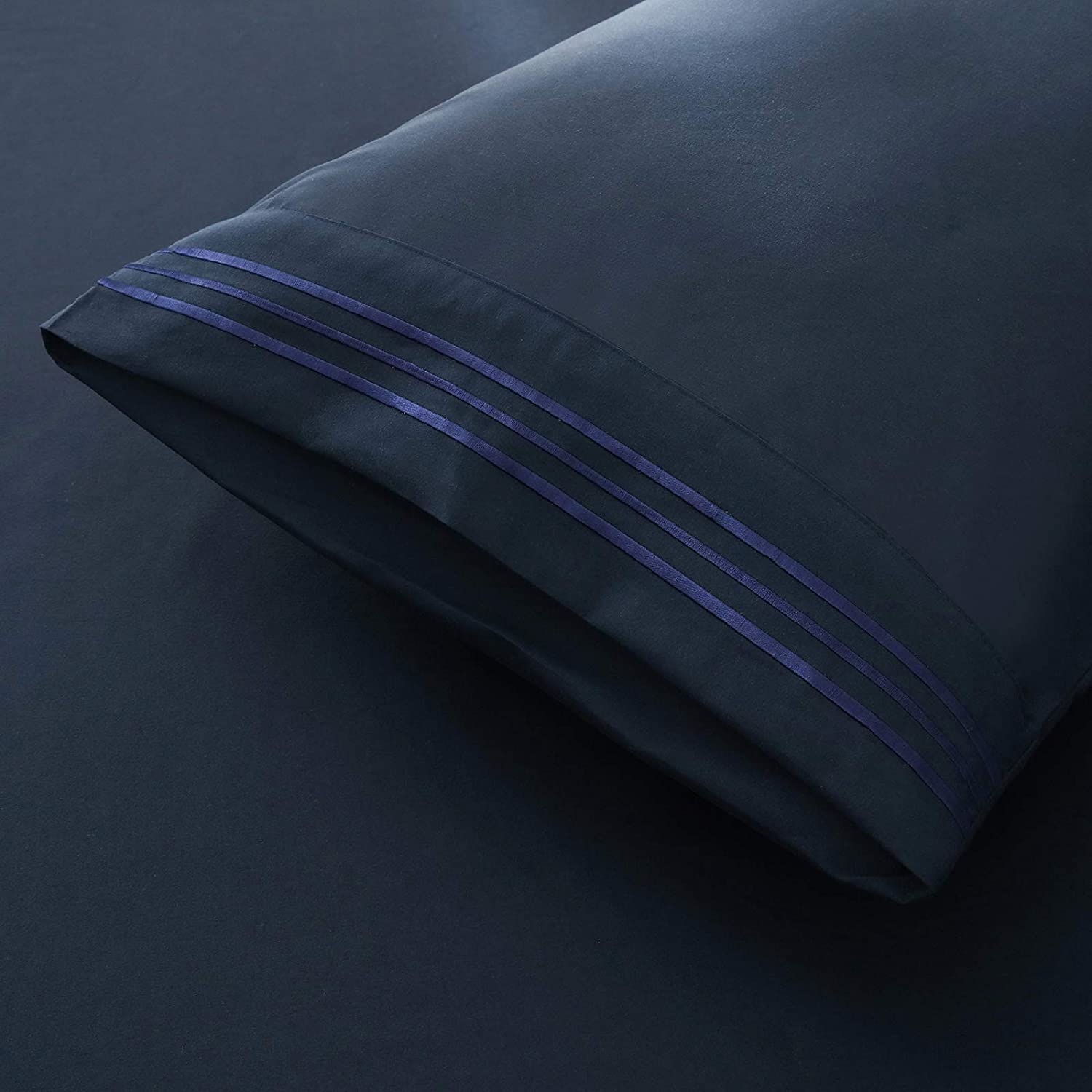 200TC Three Lines Embroidery Luxury Hotel Sheet Set with 100% Polyester Microfiber