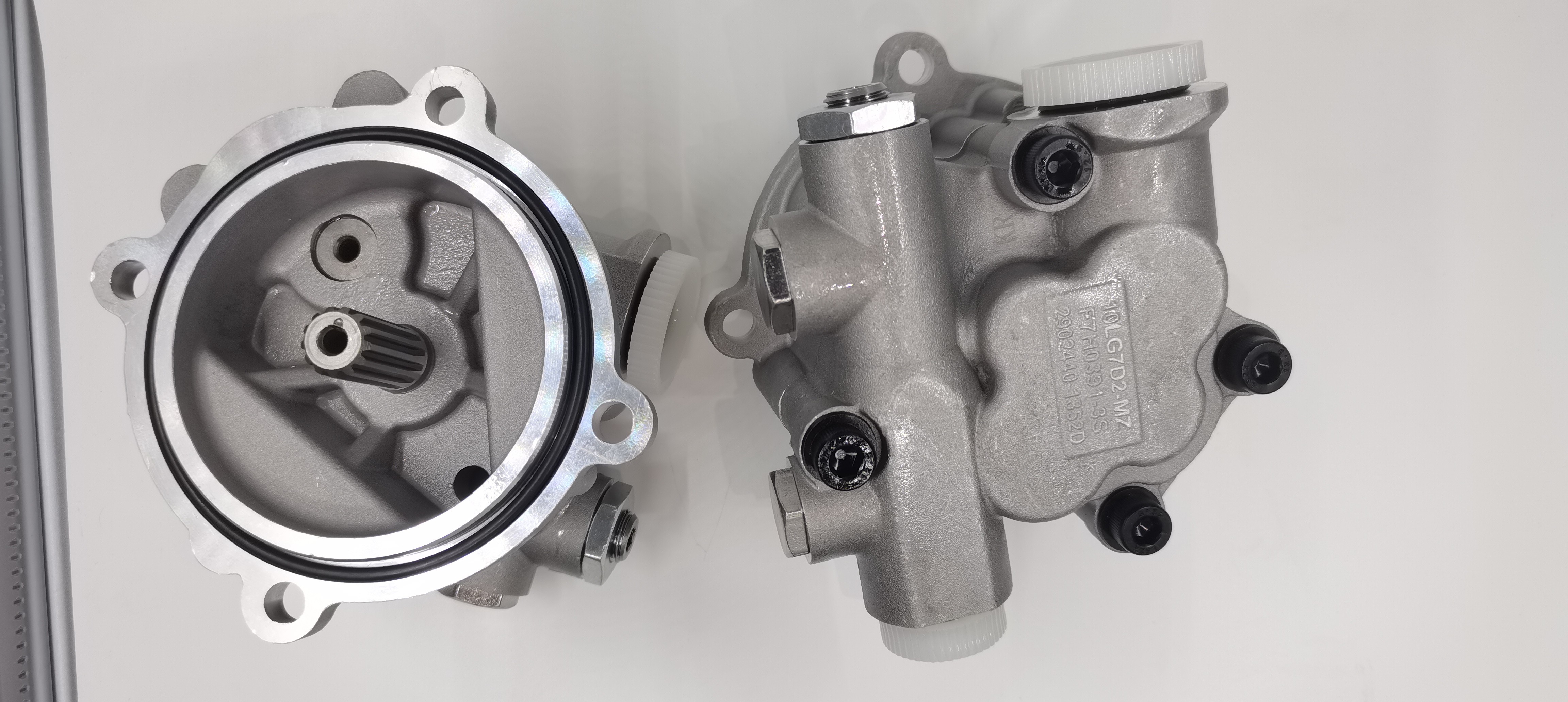 Hydraulic Excavator Gear Pump 2902440-2976A K3V112 SK200-8