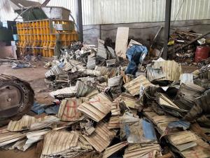 China Horizontal Scrap Metal Shear With Feeding Conveyor 1200mm Blade Length wholesale