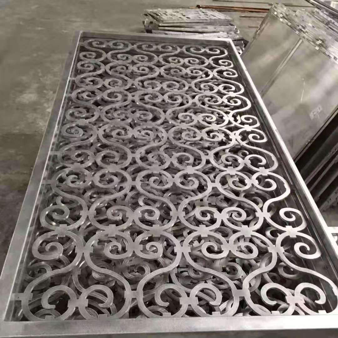 Irregular Decorative Aluminum Perforated Metal Sheet 0.5mm Thickness 2.0m Width