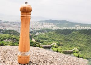 China Large Wooden Salt Pepper Mill with Ceramic Grinder and Acrylic for Perfect Grind 223g/pc wholesale