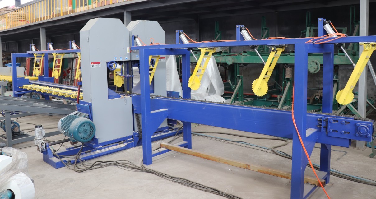Log saw cutting Double Vertical Bandsaw Industrial Sawmill Equipment with 700mm Wheel Diameter