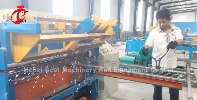 Hot Galvanized A Type Automatic Drinking System Layer Cage In Farm Adela