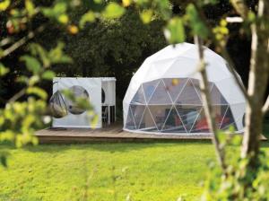 China Ready To Ship 5m Geodesic Dome Winter Igloo Glamping Dome House wholesale