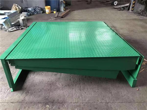 AC 380V 50HZ Hydraulic Dock Levelers Loading And Unloading Goods For Forklift