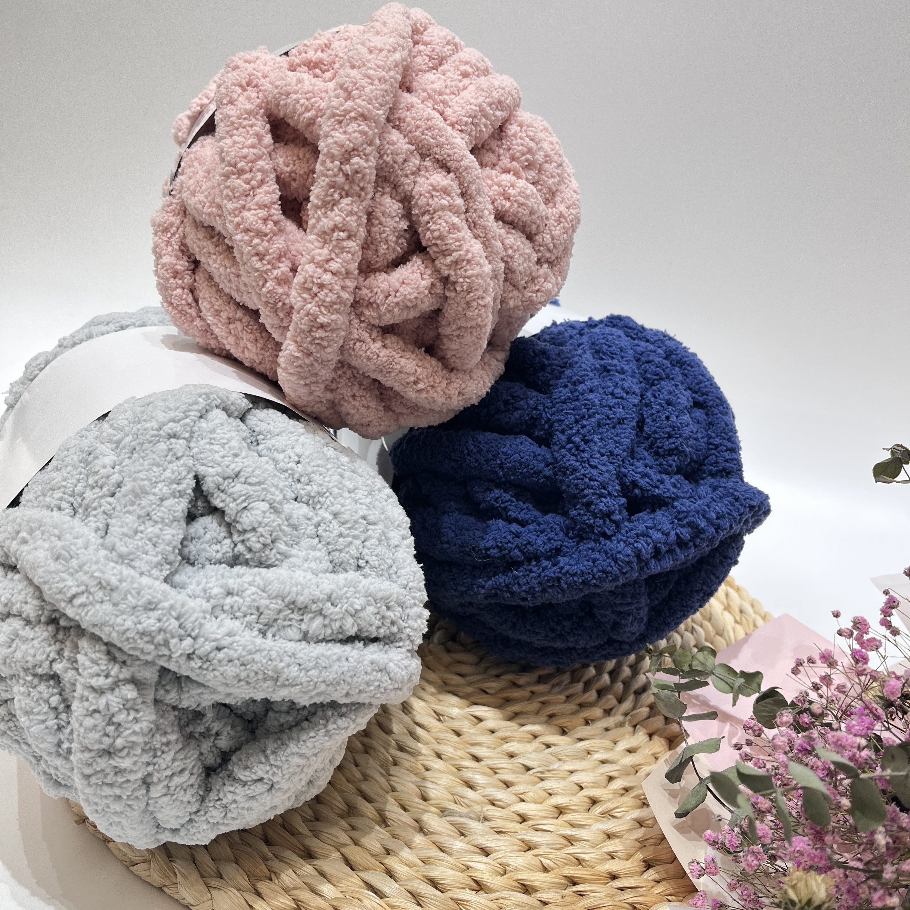 high quality super warm 1/0.14NM 100% Polyester chunky jumbo chenille yarn for arm knitting blanket