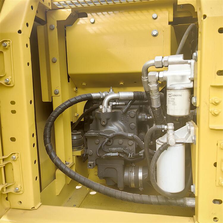 Komatsu130 Used Hydraulic Crawler Machinery Excavator 13 Ton Operating Weight 13000 KG