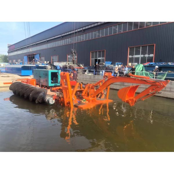 Self-Propulsion Cutter Suction Amphibious Dredger with Max. Discharging Distance 1500m for Wetland Excavation