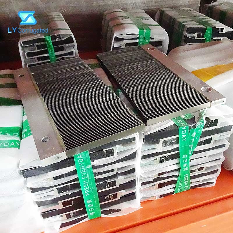 Carbon Steel Corrugated Machine Spare Parts , 20cmx19cm Heat Resistant Comb