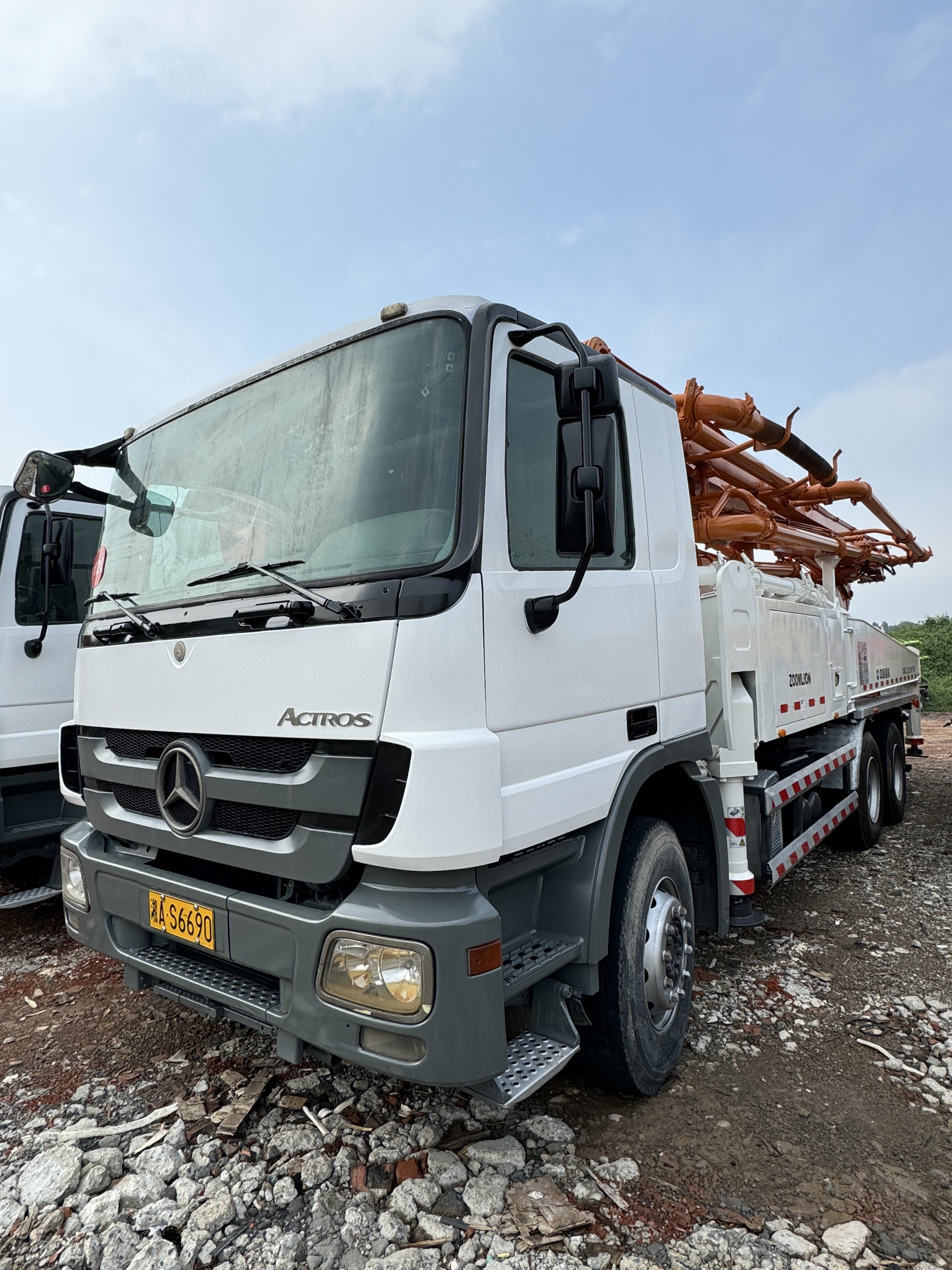ZOOMLION 2013 Year Concrete Pump Truck 38 M For Sale Used But Stable Condition