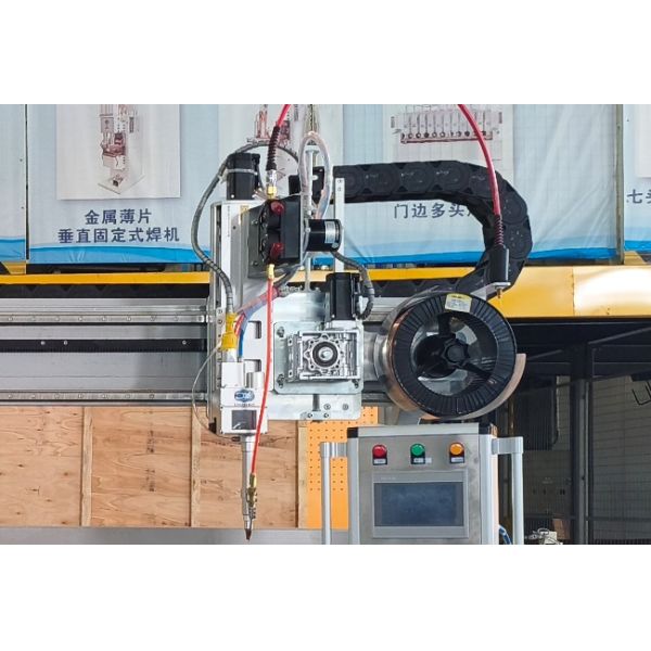 Automatic 2000W Fiber Laser Welding Machine for Round Steel Pipe