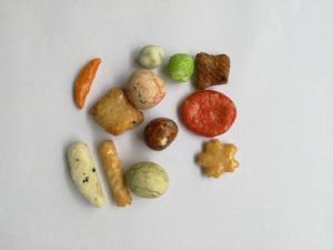China Halal Certificate Coated Peanuts Mixed Salted Spicy Rice Crackers Colorful Snacks wholesale