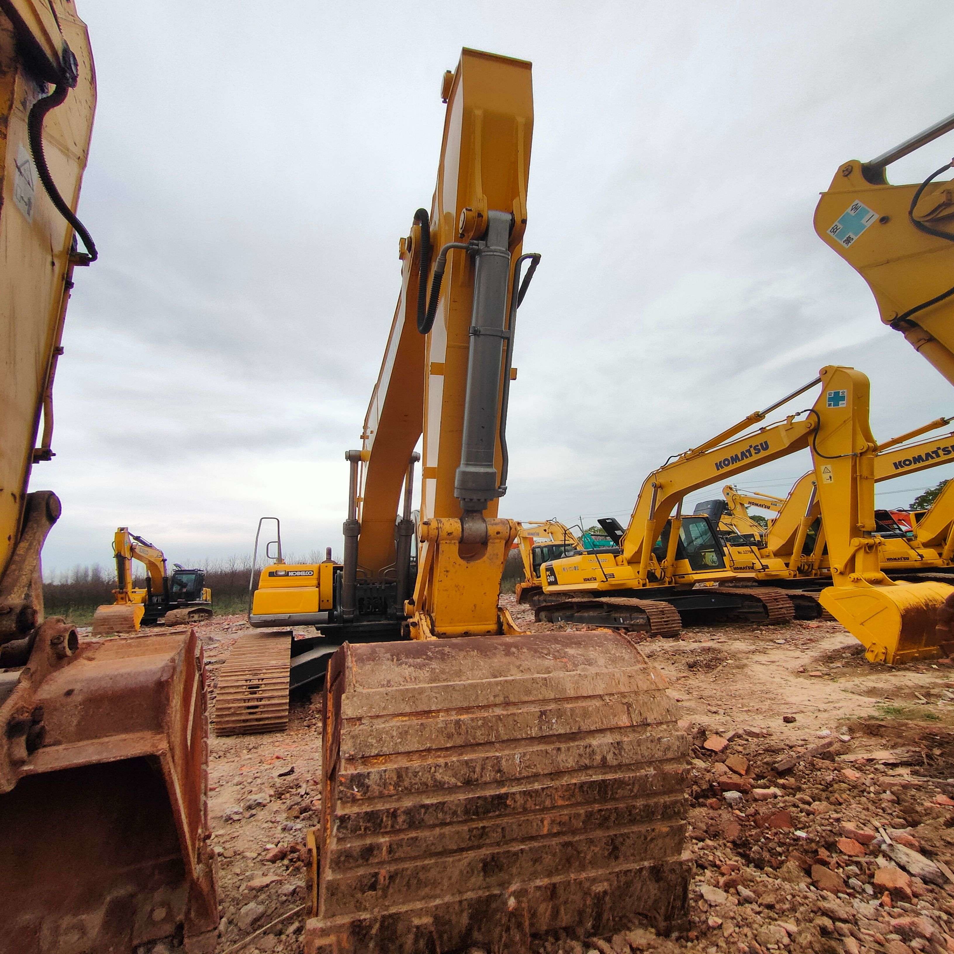 Used Kobelco SK260 Crawler Excavator 26-ton Medium Construction Equipment