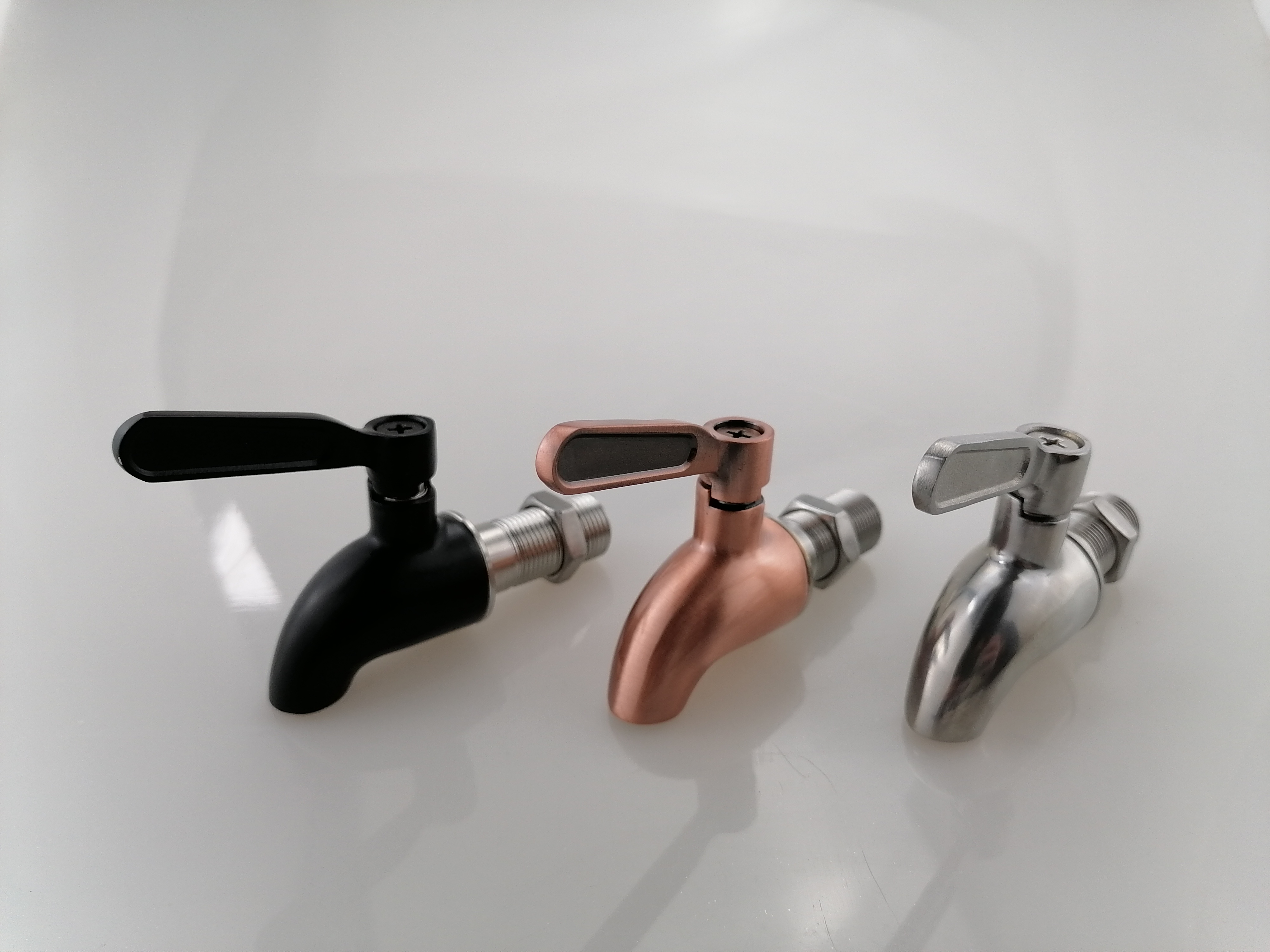 Polish Finish Modern Stainless Steel Single-Handle Faucet for Homebrew and Outdoor Bar