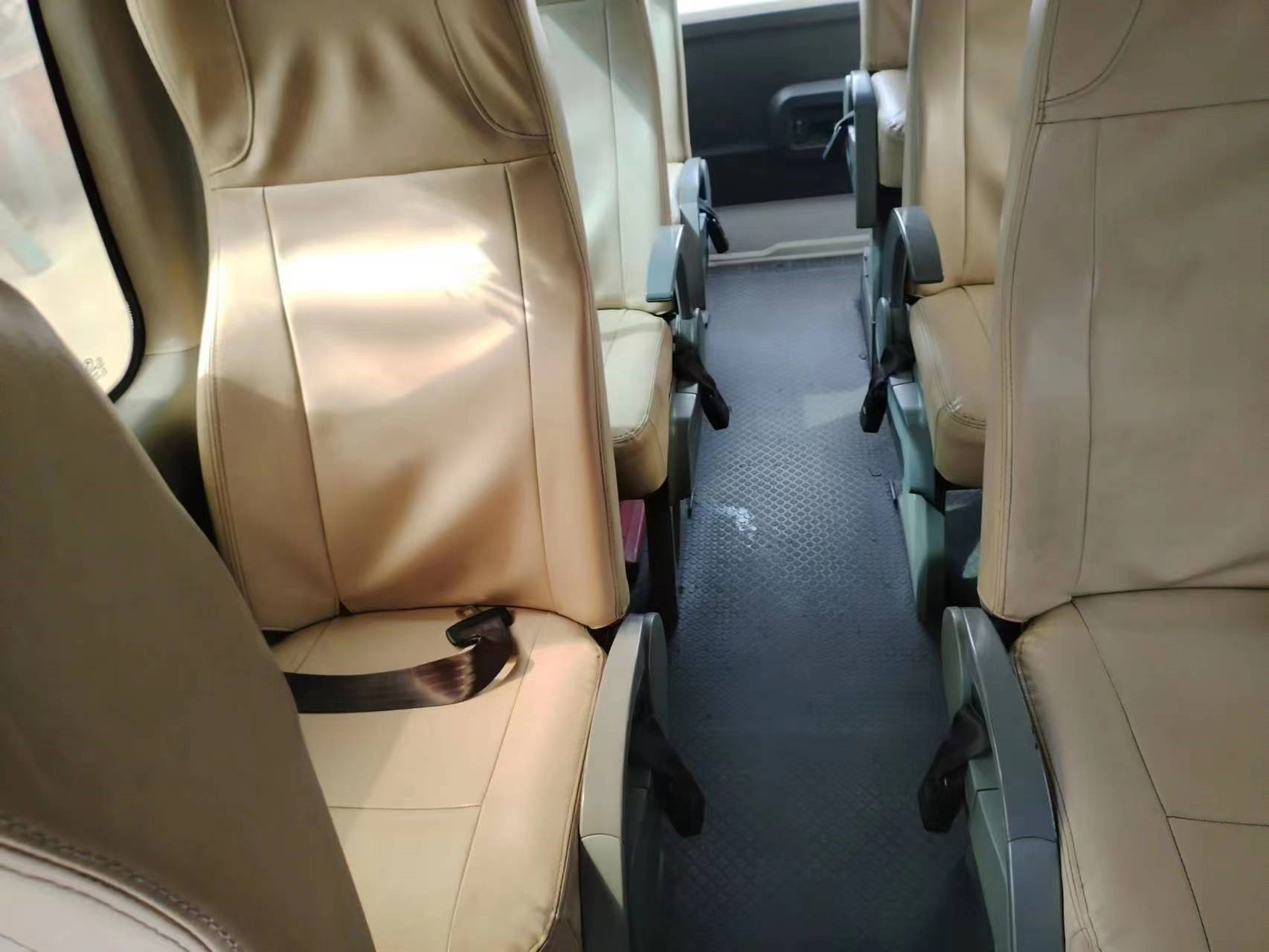 Cheap Second Hand Minibus 18 Seats Used Kinglong Hiace Bus Front Engine Vehicle TV