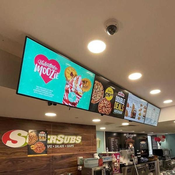 Wall Mounted Digital Signage with 8ms Touch Response Speed, 1080p Decoding, and 10-point Capacitive Touch Screen