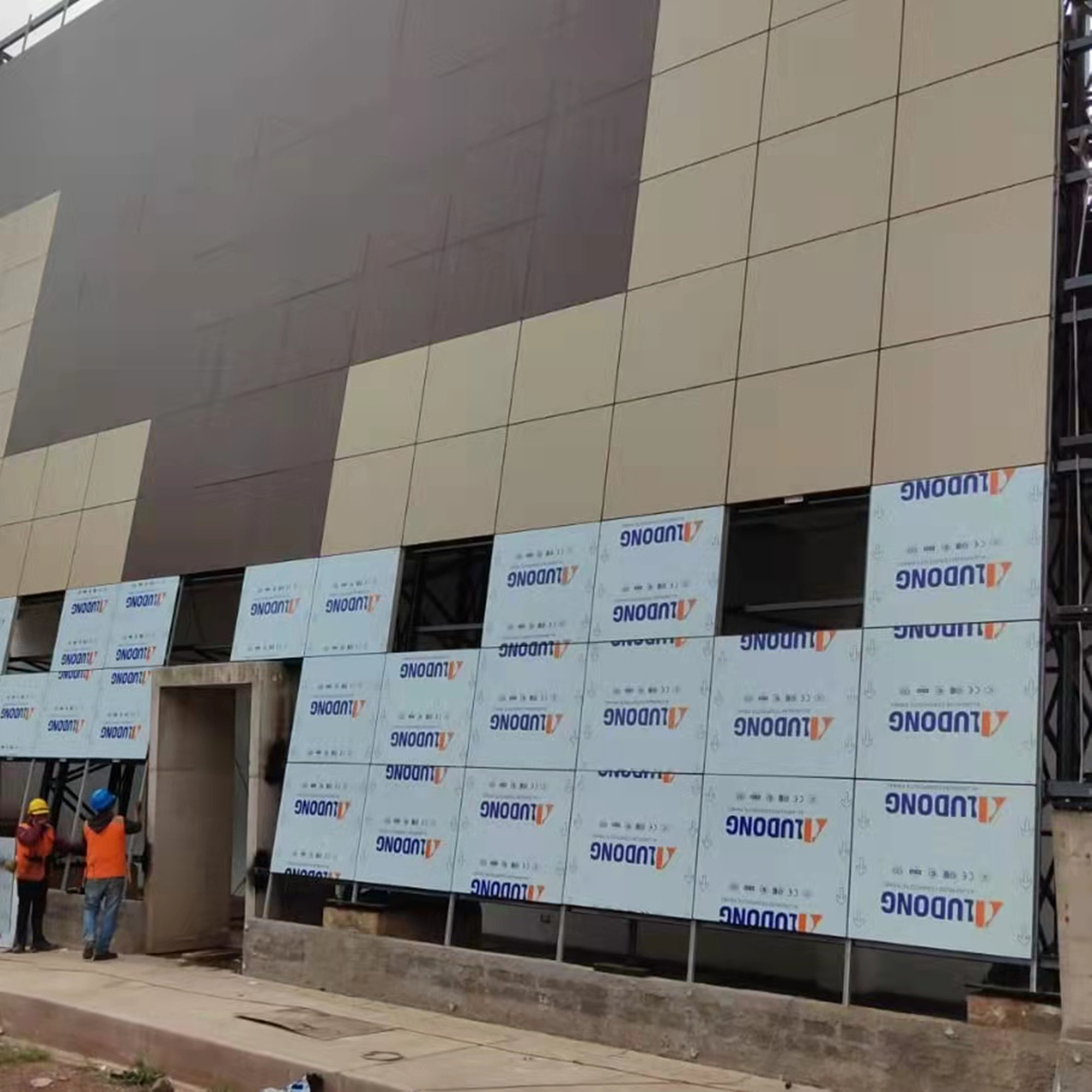 Aludong Nano PVDF ACP Aluminum Composite Panels FLASH SILVER ALD - 8801 1600mm