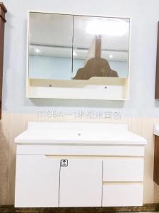 China Mirror Cabinet Modern Wall Mounted Bathroom Vanities 40 Inches Plywood on sale