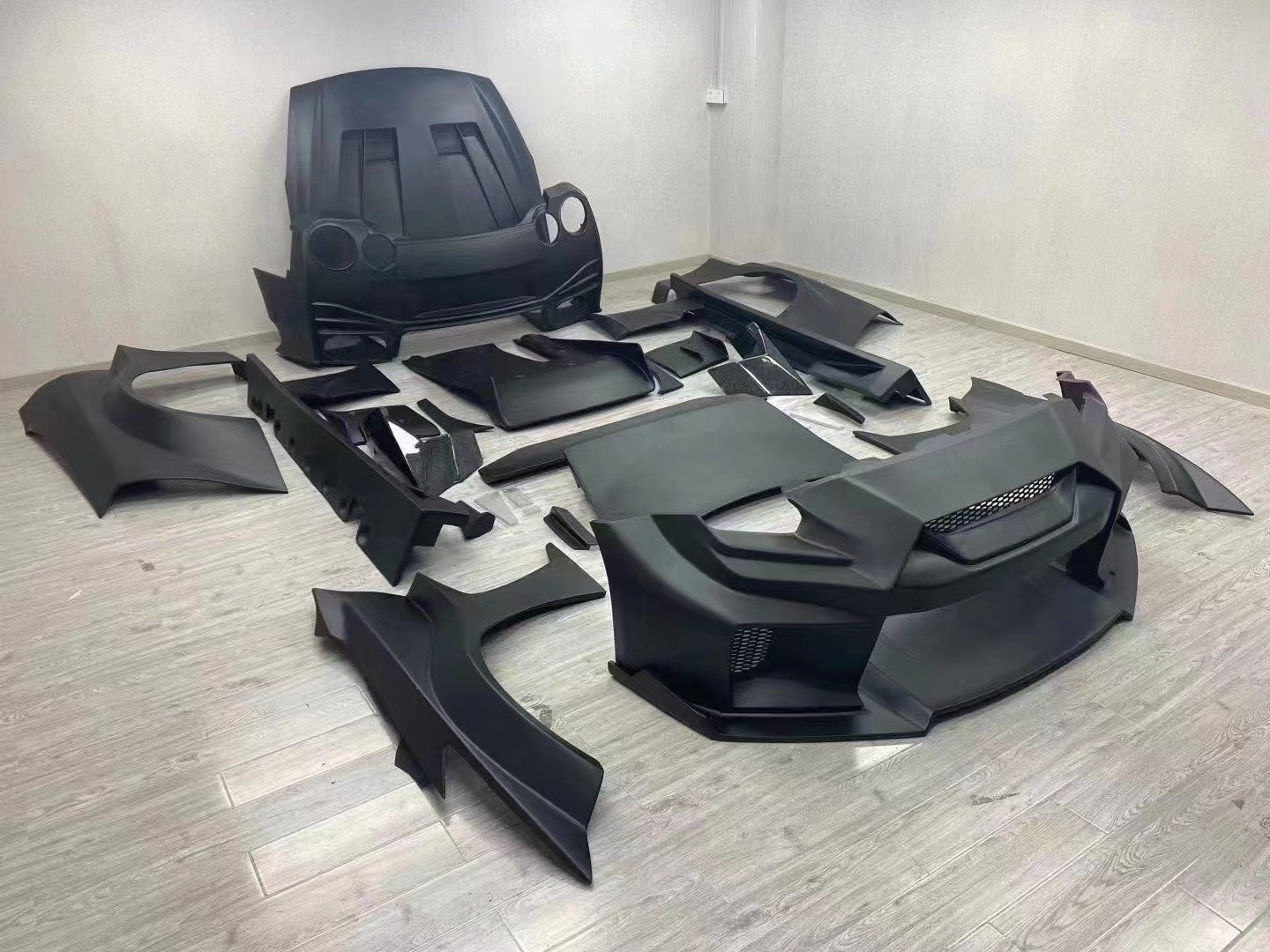 2022 Hot New Products GTR R35 Wide Bodyki Body Kit for Nissan GTR R35 Wide Bodyki Front and Rear