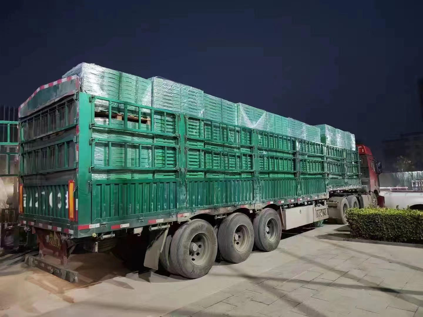 PP Stackable Foldable Box Vegetable Plastic Crate in Durable Green for Food Industry