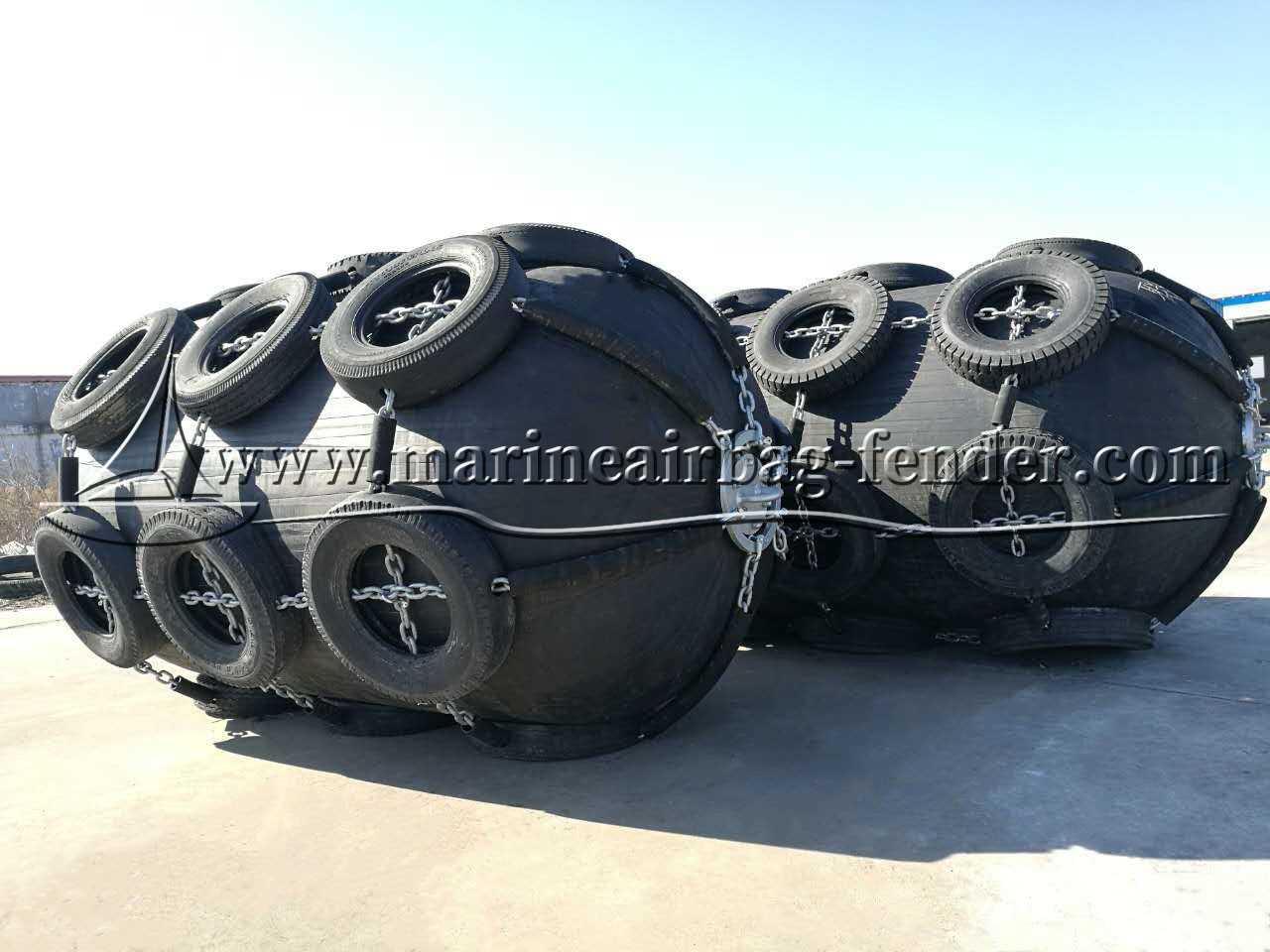 Dock Pneumatic Rubber Fender High Tensile Strength Dia 0.3m-4.5m 10 Years Design Life