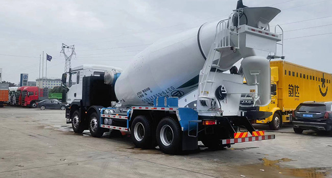 Commins Engine Driven Shaman M3000 Self Loading Concrete Mixer Truck For Construction