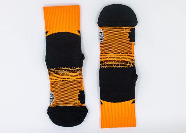 Sweat Absorbed Athletic Basketball Socks Anti Skid Long Basketball Socks In