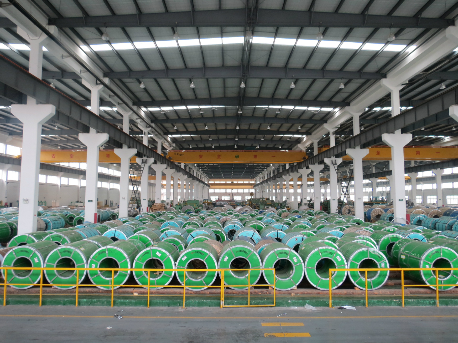 AZ150g Pre-Painted Galvanized Steel Coil in 2mm Thickness and RAL8017 Wrinkle Finish for Length as Customer's Requirement