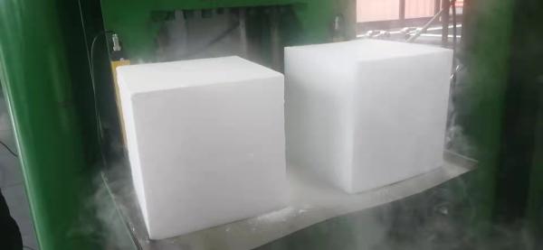 Co2 Dry Ice Cubes For Cocktails Drinks Food E Business And Medical Industry