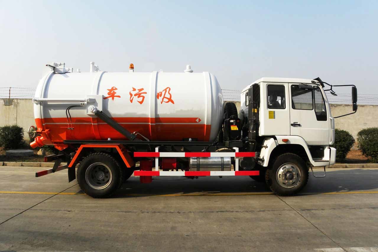 Dongfeng 4x2 Suction Sewer Cleaning Truck vacuum sewage suction truck