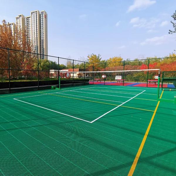 Outdoor Plastic PP Tiles Sports Flooring Non Slip With Line Marking Service OEM