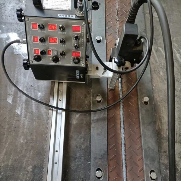 Labor Saving Straight & Flexible Rail Welding Machine One Perrson Operation