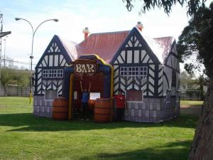 China Outdoor Portable Inflatable Irish Pub Blow Up Inflatable Bar Tent wholesale