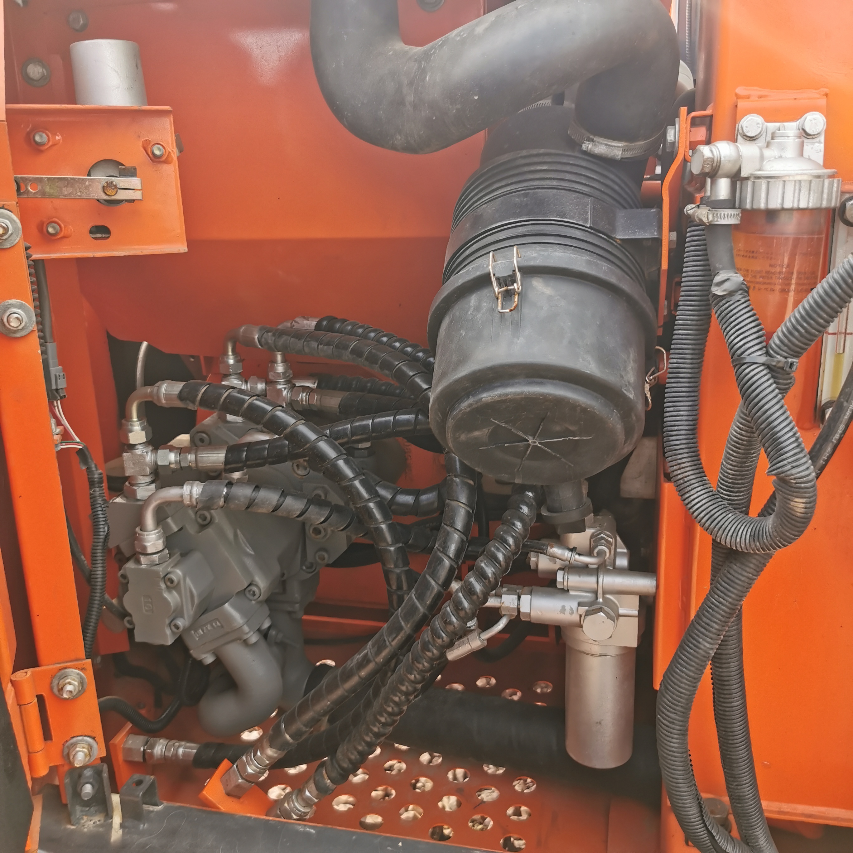Hydraulic Valve Original Japan 7 Ton Used Hitachi ZX70 Excavator in Good Condition