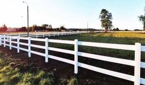 China 4 Rails Welded Wire Farm Fence Square Post SGS Certification on sale