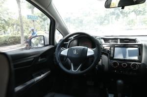 China Anti Slip Pu Breathable Car Steering Wheel Cover 25 X 207mm Matte Black Color wholesale