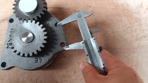 China 4941464 Oil pump QSC8,3 Liugong Excavator CLG920 CLG922 CLG923 CLG925 Excavator Filter wholesale