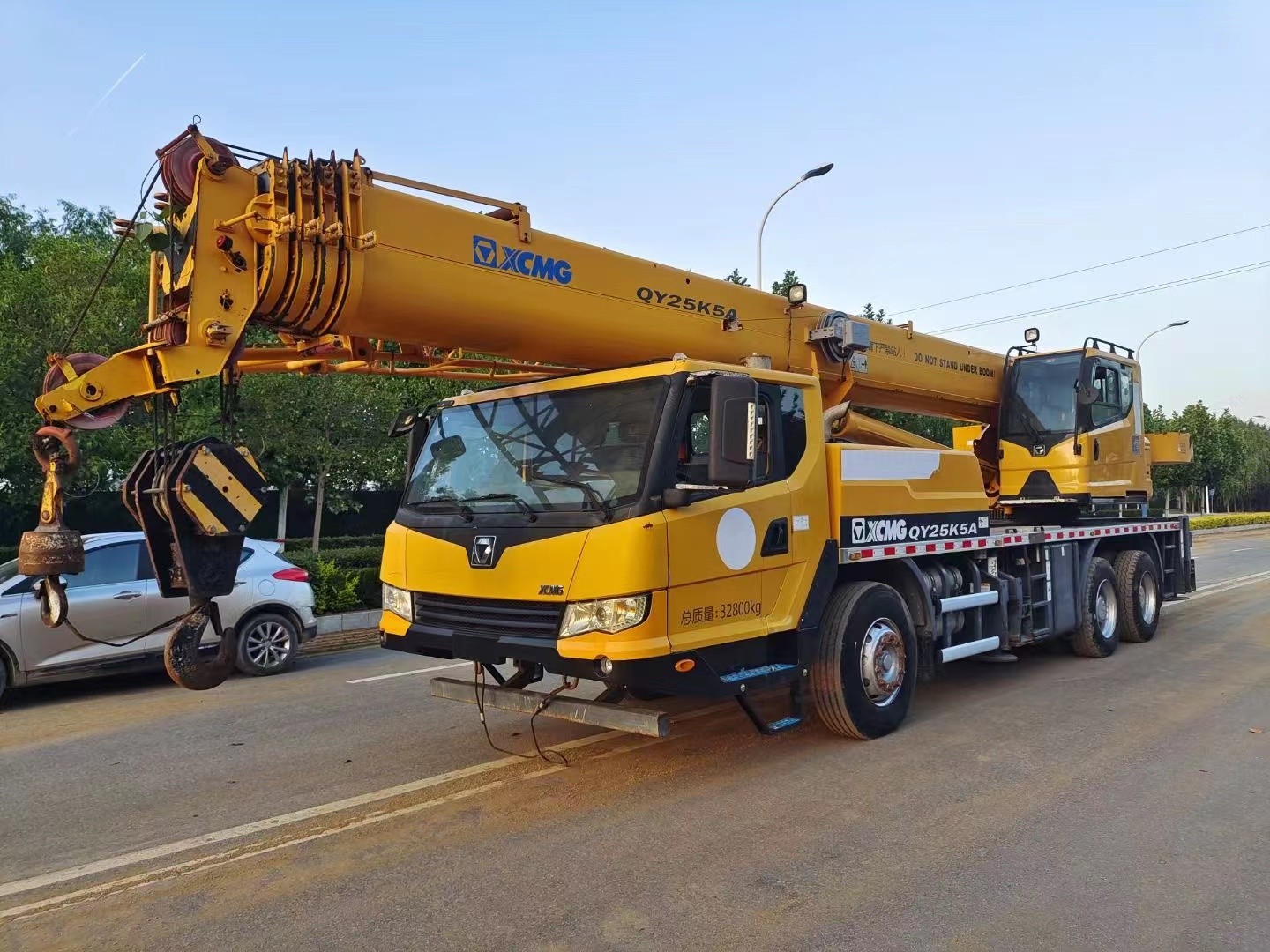 Chinese famous brand XCMG 25 Ton 50 Ton 70 Ton 100 ton mobile truck crane for sale