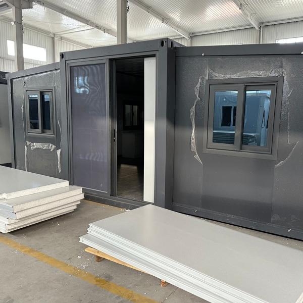 Aluminum Window 3 Bedrooms Portable Prefabricated Expandable Container House for