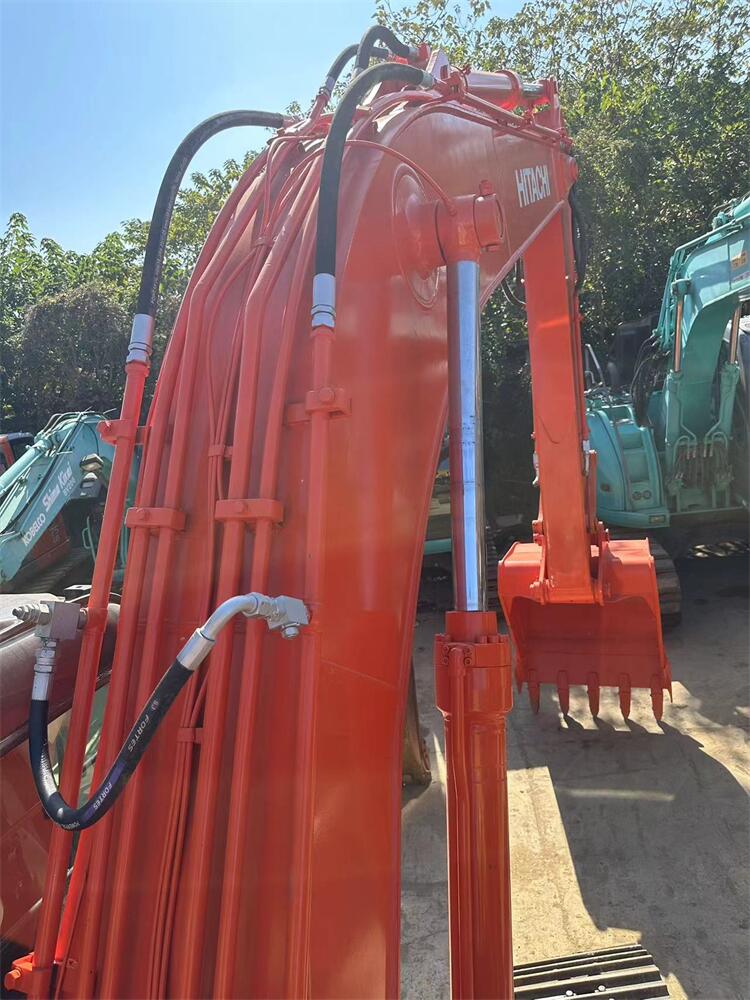 110KW Hydraulic Valve Original Hitachi ZX200 Excavator In Shanghai