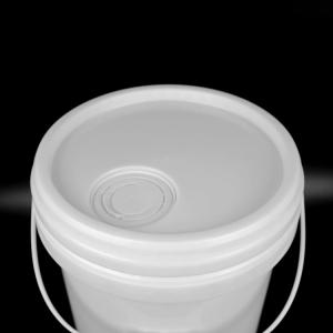 China OEM ODM Welcome Polypropylene Plastic Oil Bucket With Spout Lid wholesale