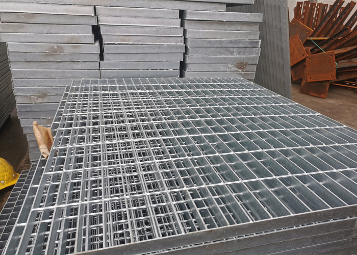 Outdoor Round Cover Galvanized Drainage Grates S304 Pressure Locked