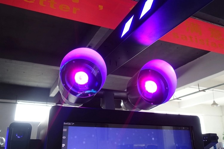 Amusement VR Gaming Machine / Virtual Reality Robot Interactive Game Simulator