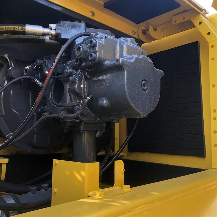 Used Komatsu PC 450-8R Excavator with 1176 Working Hours and Original Hydraulic Pump