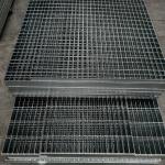 6mm Cross Bar Size Industrial Steel Grating for Garge Heavy Duty Steel