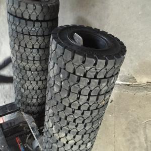 China Morden Industrial Forklift Solid Tyres hot sale 12.00-20 12.00-24 solid forklift tire cheap price  CRA Forklift Parts & on sale