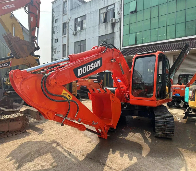 Doosan Hydraulic Digger Mining Excavator DX140LCR Used Wheeled Excavator