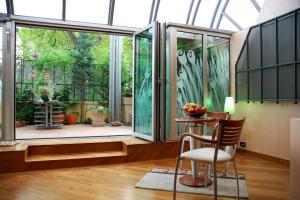 China Aluminum Folding Doors Aluminum Alloy Hollow Toughened Glass for Versatile Applications wholesale