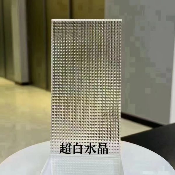 Custom Tinted Solid/Hollow Patterned Glass for Hotels & Villas